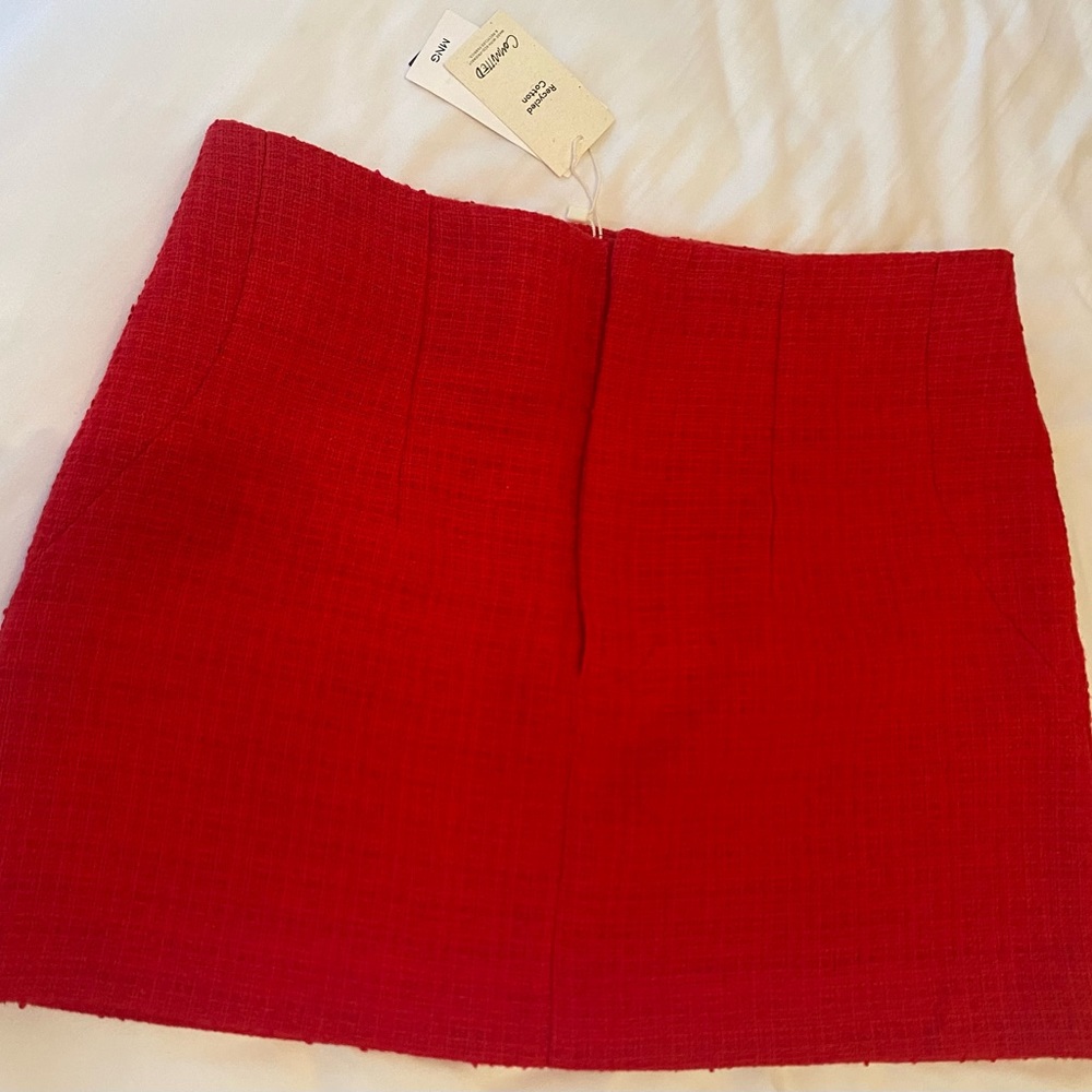 The perfect red skirt for new year eve